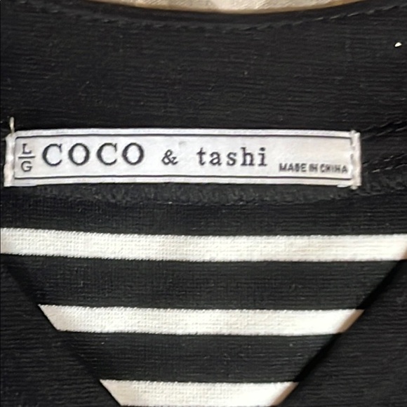 COCO & tashi Black & White striped V-neck Dress with zipper detailing sz L - Picture 2 of 12